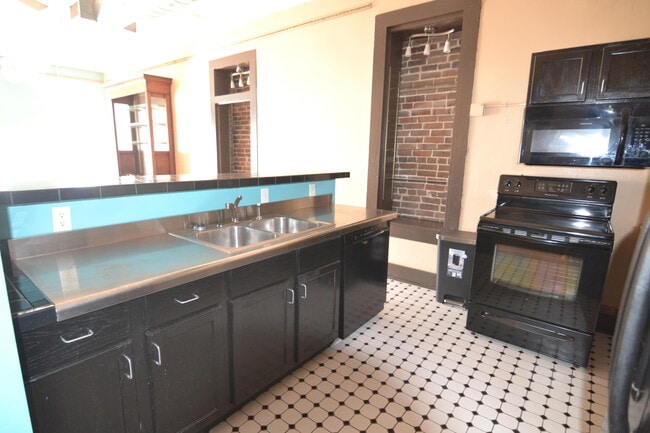 Building Photo - 214 S Campbell Ave