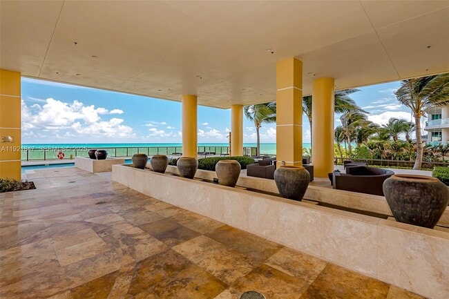 Building Photo - 16275 Collins Ave