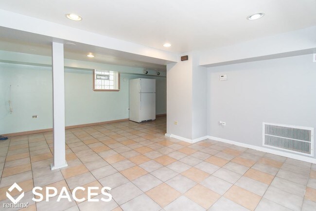 Building Photo - 4315 N Oakley Ave