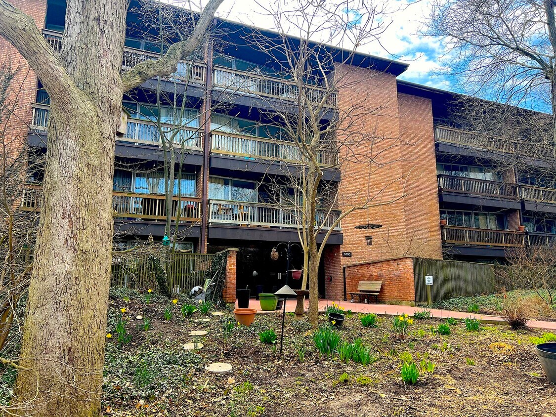 5700 Hillcrest Ln Unit 4C, Lisle, IL 60532 Condo for Rent in Lisle