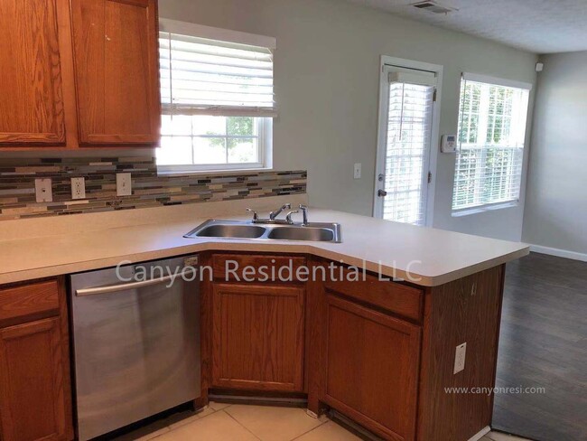 Building Photo - Recently Renovated!!Beautiful 3BR home.