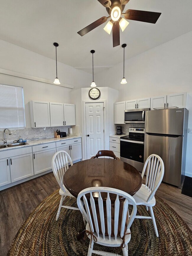 Foto del edificio - 1 BED | PLUS LOFT AREA | 1.5 BATH | FURNISHED | APARTMENT | RAPID VALLEY