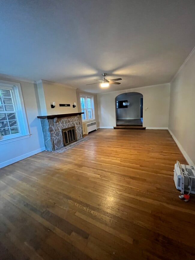 Building Photo - 802 Gaskill Ave