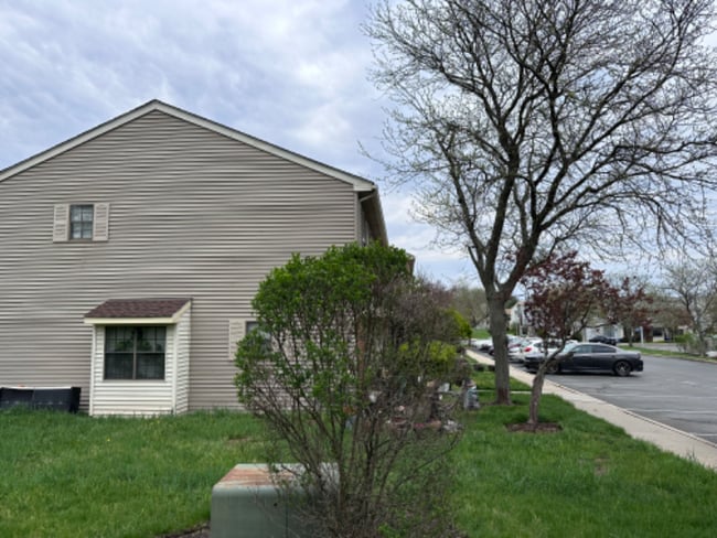 Building Photo - 61 Croyden Ct