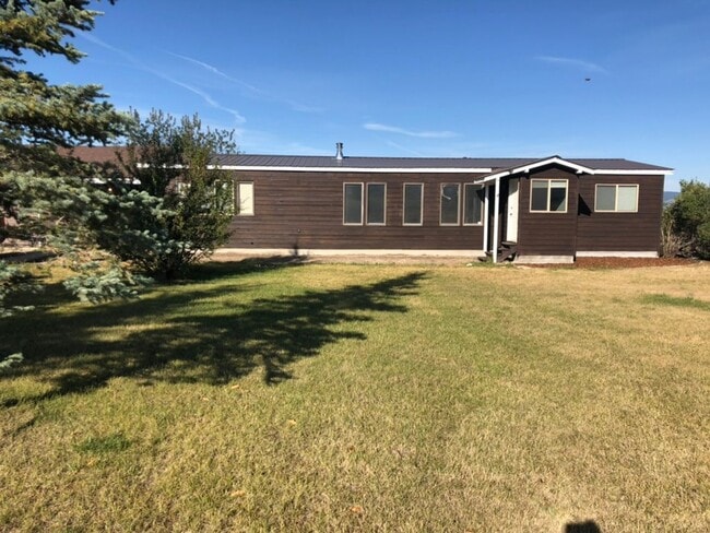 Building Photo - 3 Bedroom Home With Garage - Victor