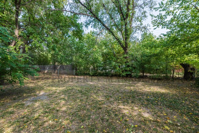 Foto del edificio - 1532 S Edwards St