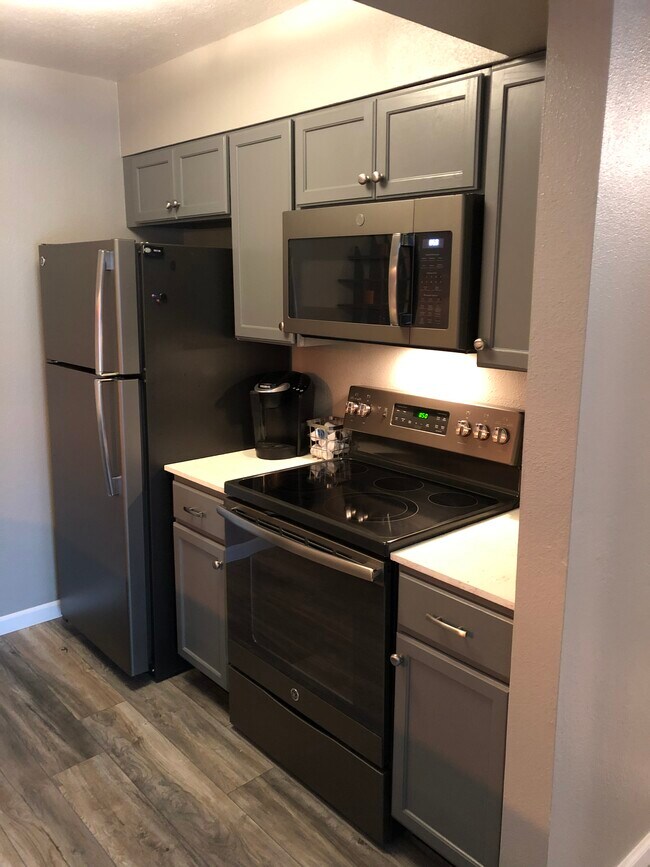 Foto del edificio - 7395 E Eastman Ave