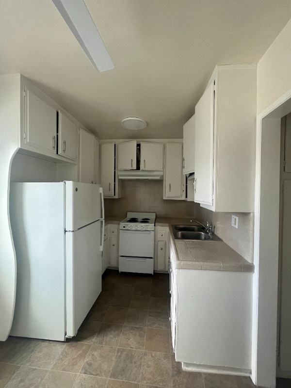 Building Photo - 430 S Gramercy Pl
