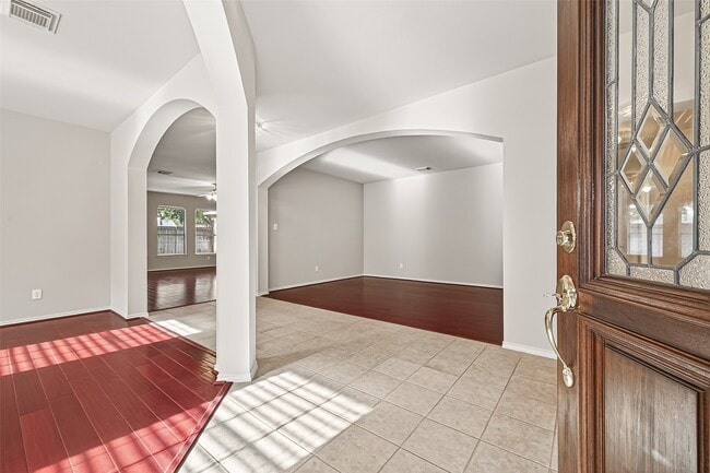 Building Photo - 26414 Suffield Glen Ln