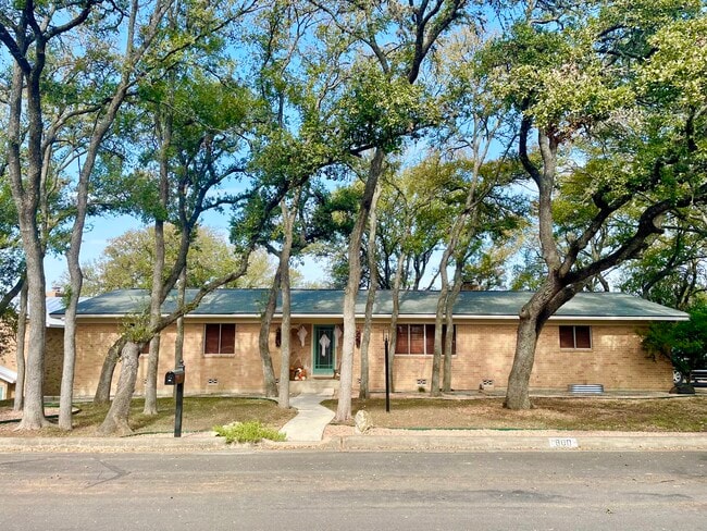 Building Photo - 800 Dale Dr