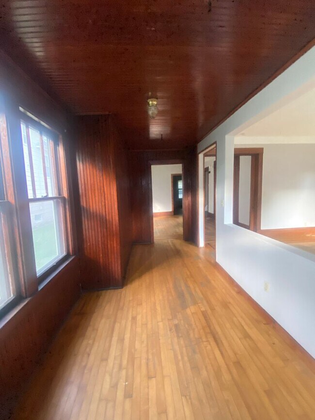 Foto del edificio - 4 Bdr/2Bath Spacious Home Available