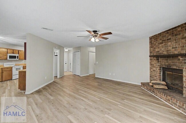 Foto del edificio - 21 Pinewood Ln
