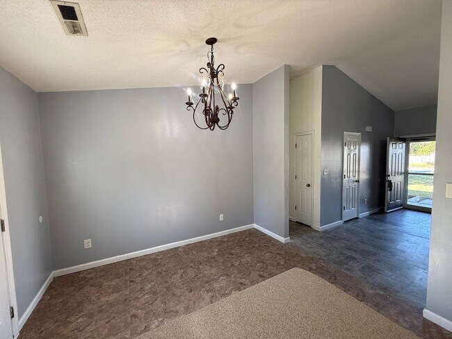 Foto del edificio - 3 bedroom, 2 bath House