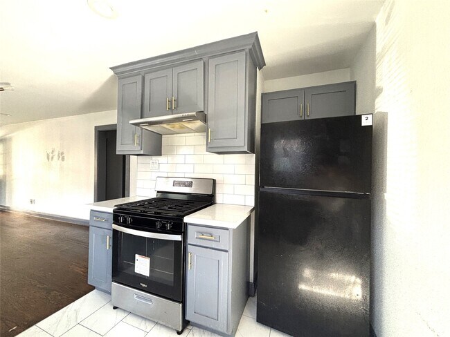 Building Photo - 806 Caplin St