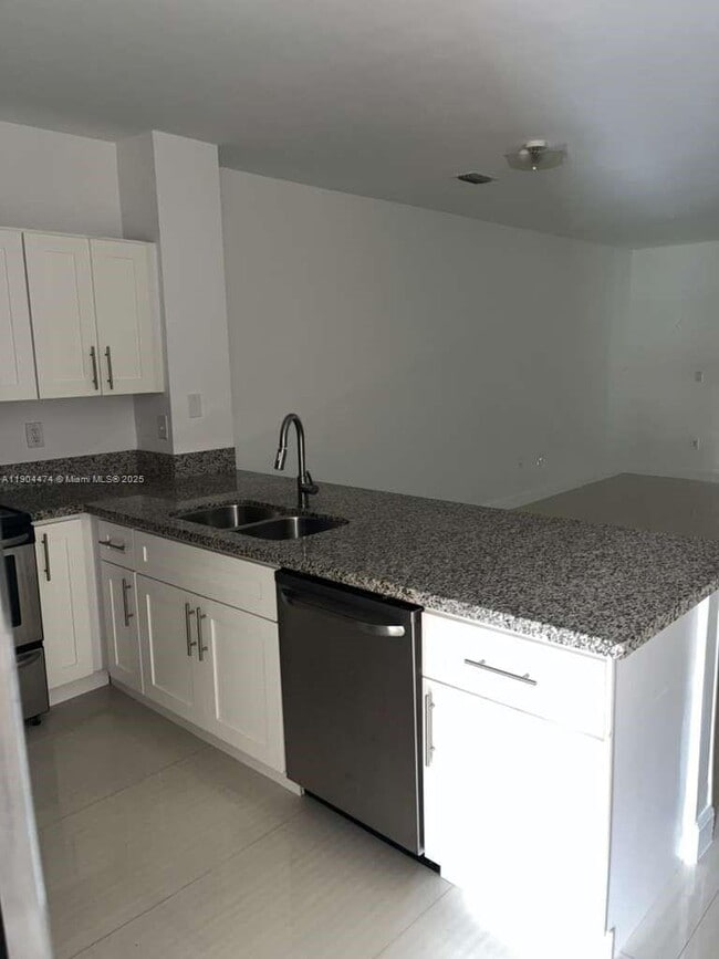 Foto del edificio - 5067 SE Mariner Garden Cir