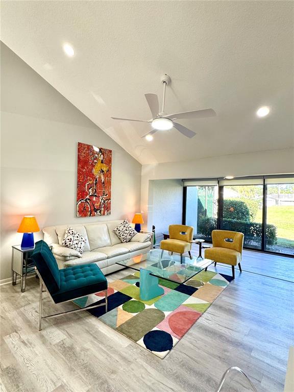 Foto del edificio - 5222 Myrtle Wood