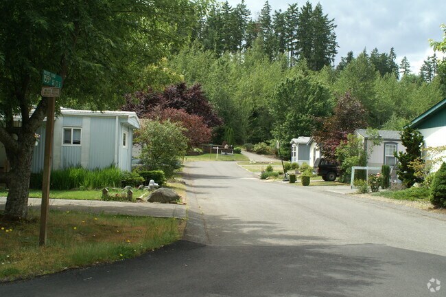  - 15520 74th Ave E