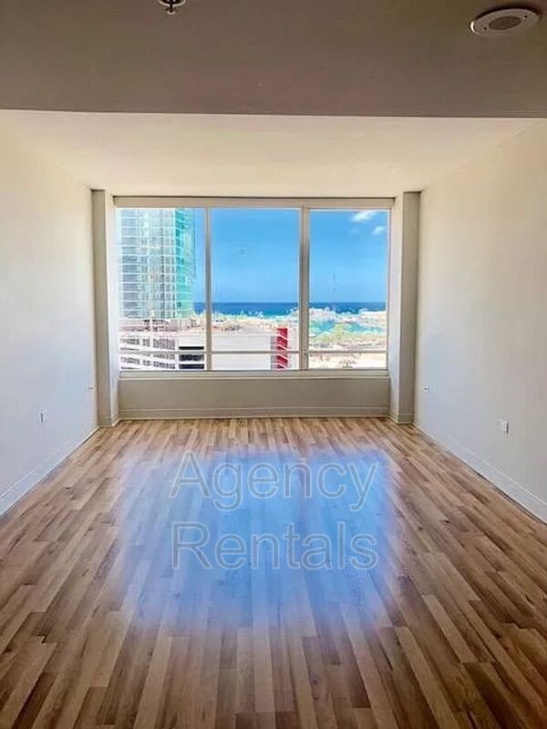 Building Photo - 1009 Kapiolani Blvd