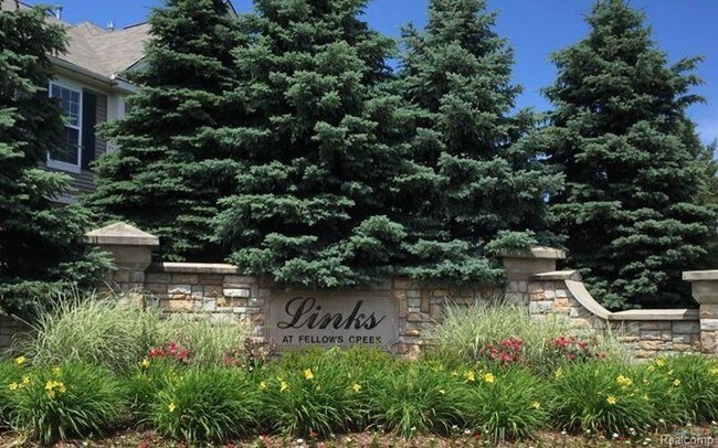 Building Photo - 2119 Pinecroft Dr