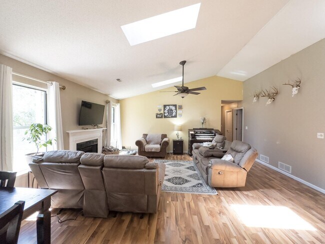 Building Photo - 2810 Jonquil Pl