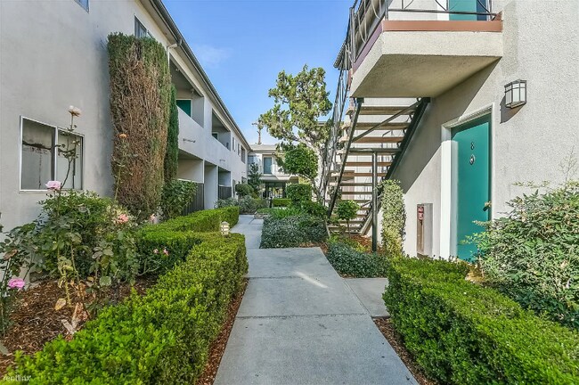 Foto del edificio - 400 E Live Oak St