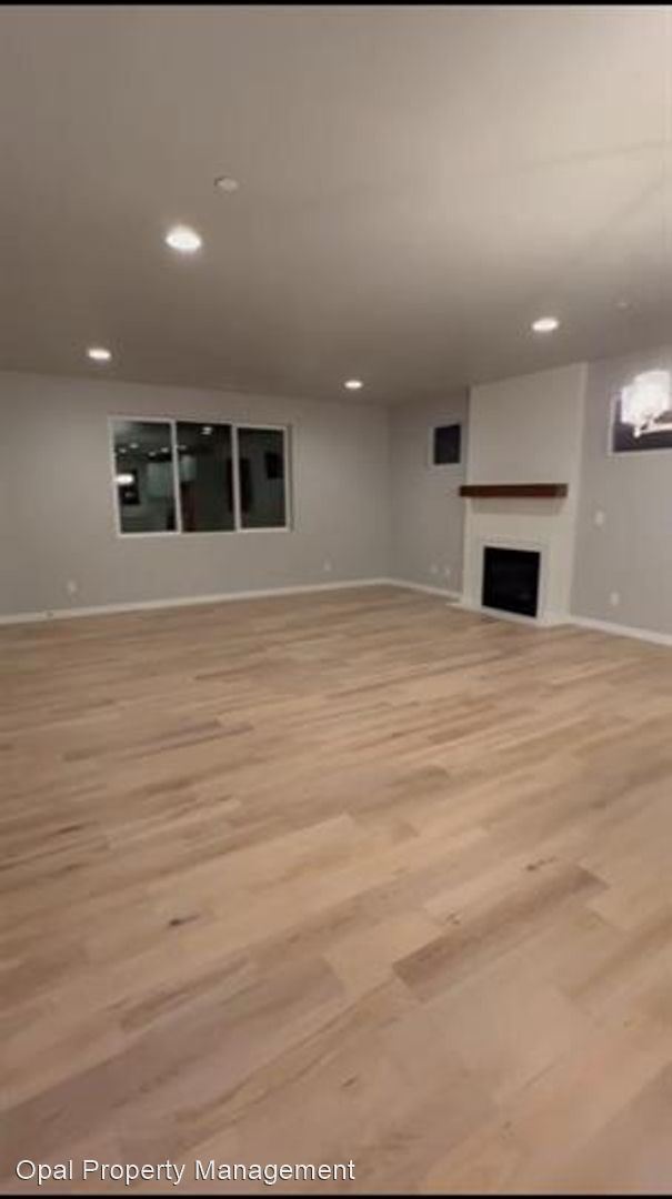 Building Photo - 5 br, 3.5 bath House - 8716 68th Pl NE