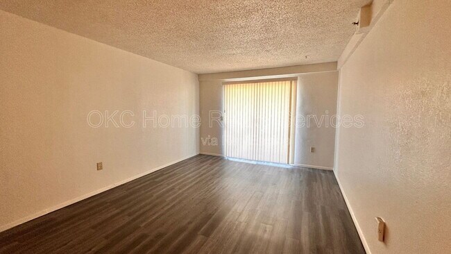 Foto del edificio - 708 NE 27th St