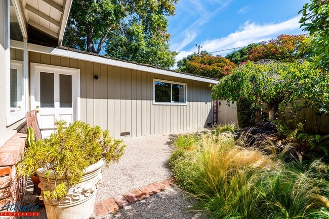Building Photo - Charming Atherton Home | Desirable Locatio...