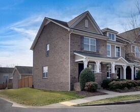 Building Photo - 1438 Riverbrook Dr