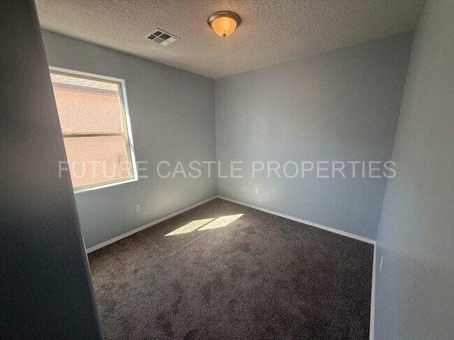 Building Photo - 1460 Vista Grande Lp NE
