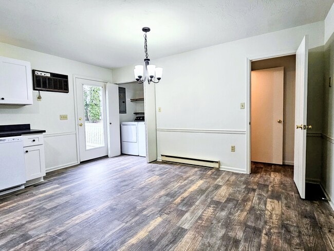 Building Photo - 205 Riverview Dr