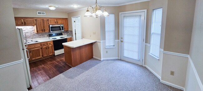 Building Photo - 140 Bright St