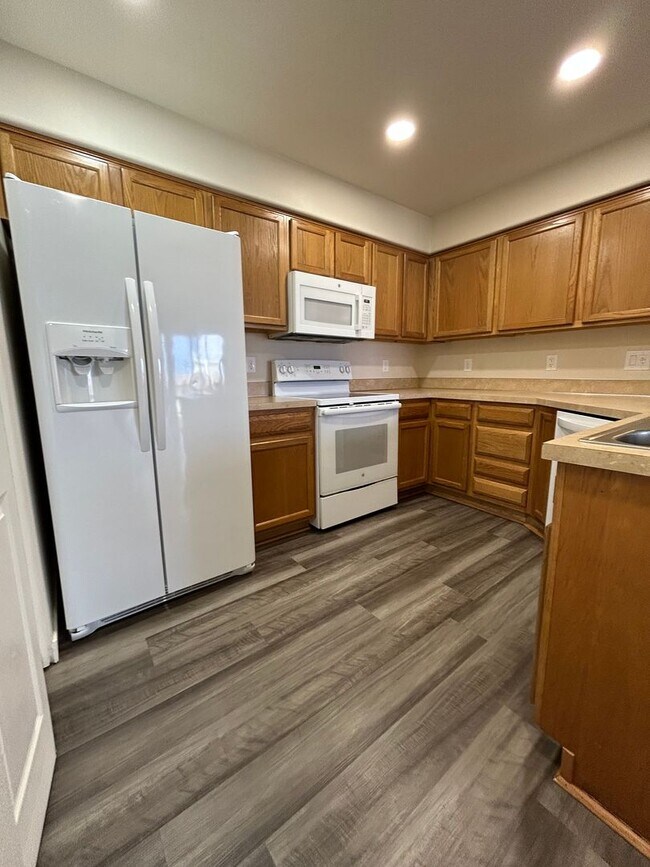 Foto del edificio - 938-940 Boardwalk Ave. NE