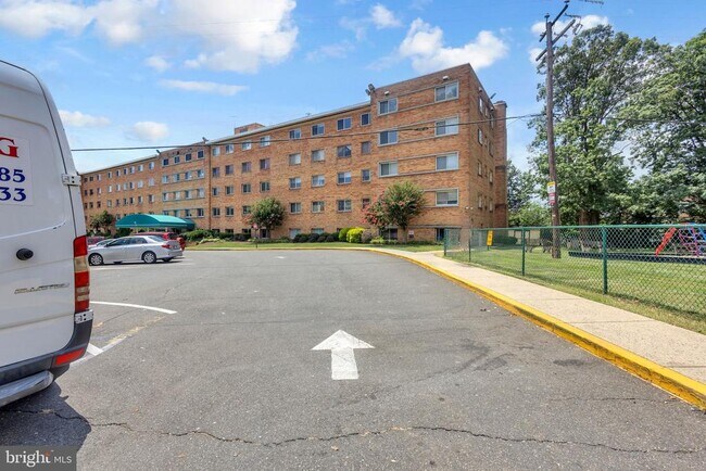 Foto del edificio - 5111 8th Rd S