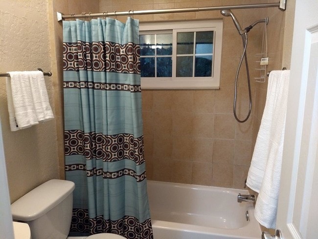 Bathroom - 2512 Musselwhite Ave