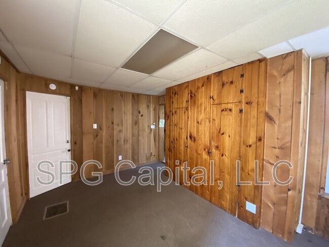 Building Photo - 245 W Jackson St