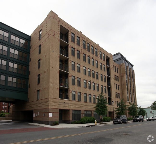 The Henry Apartments Alexandria, VA