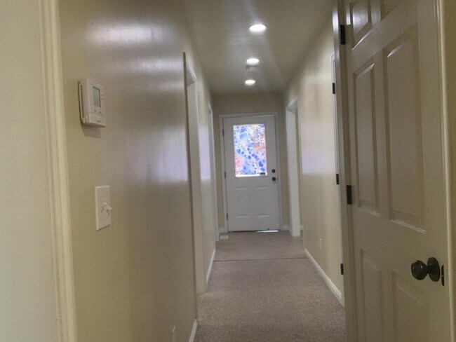 Building Photo - 422 540