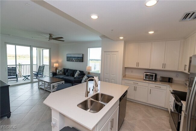 Building Photo - 15375 Grn Acrs Ave