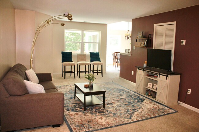 Building Photo - Charming 2 Bedroom/1 Bathroom Condo in Hal...