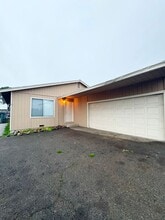 Building Photo - 3592 Railroad Ave