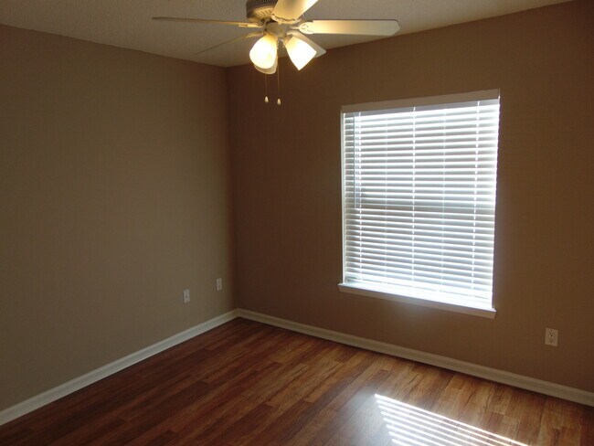 Foto del edificio - 7946 Chase Meadows Dr W