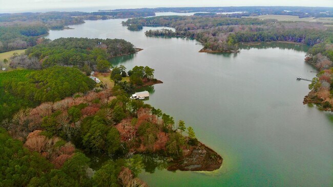 Foto del edificio - 9077 Henderson Ln