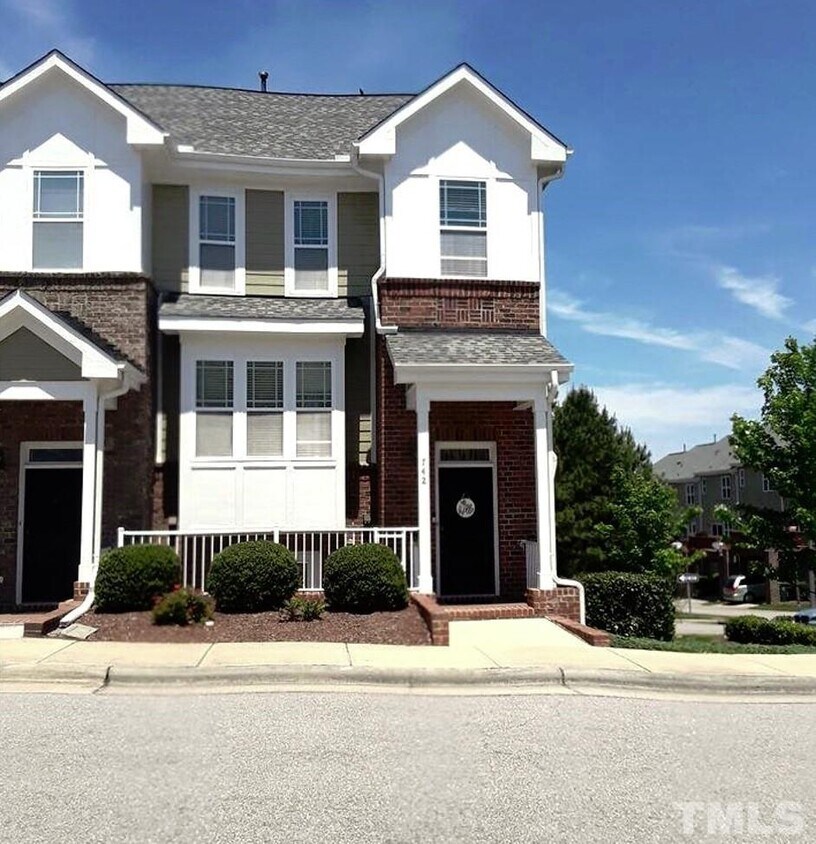 Primary Photo - 742 Blossom Grove Dr