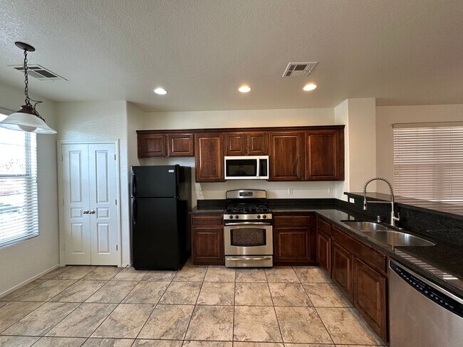 Building Photo - MESA MTNS EDGE POD 212& VALLA