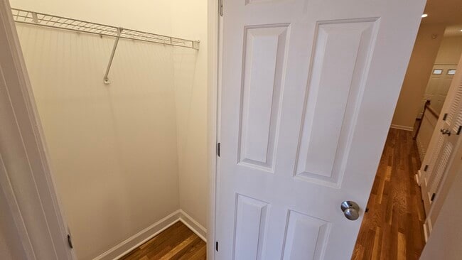 Building Photo - 511 N Hartland Ct