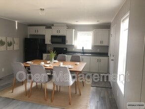 Building Photo - 301 Mantle Ave Building Photo - 301 Mantle Ave