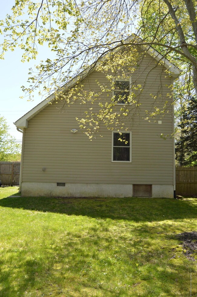 Building Photo - 604 E Bay Ave