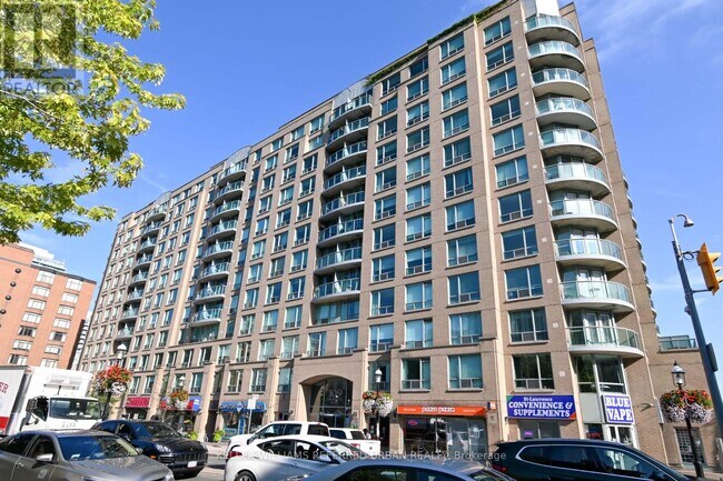 Photo du bâtiment - 109-109 Front St E