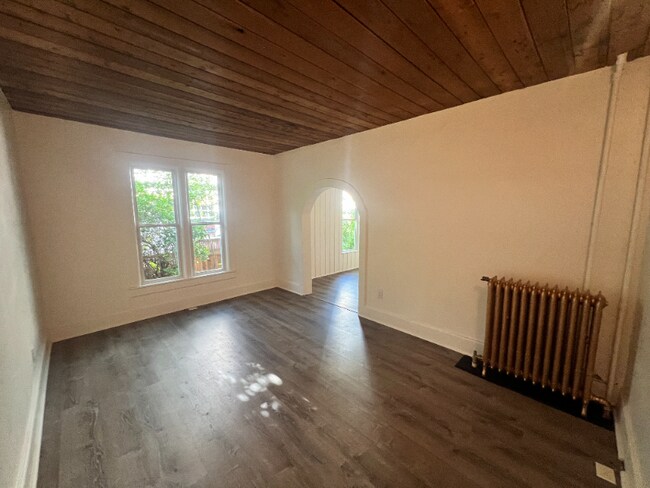 Building Photo - 1044 Maxwell Ave